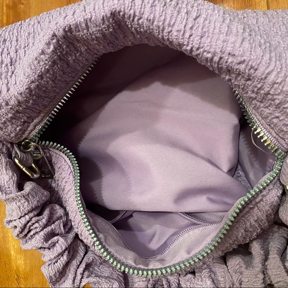 Ruched Lavender Shoulder Bag With Detachable Chain - Picture 5 of 5